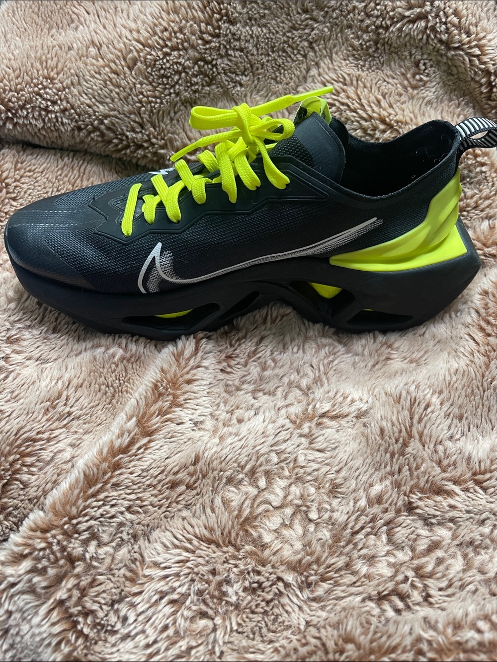 Nike Women’s Black & Neon Green Athletic Sneakers - Picture 4 of 7